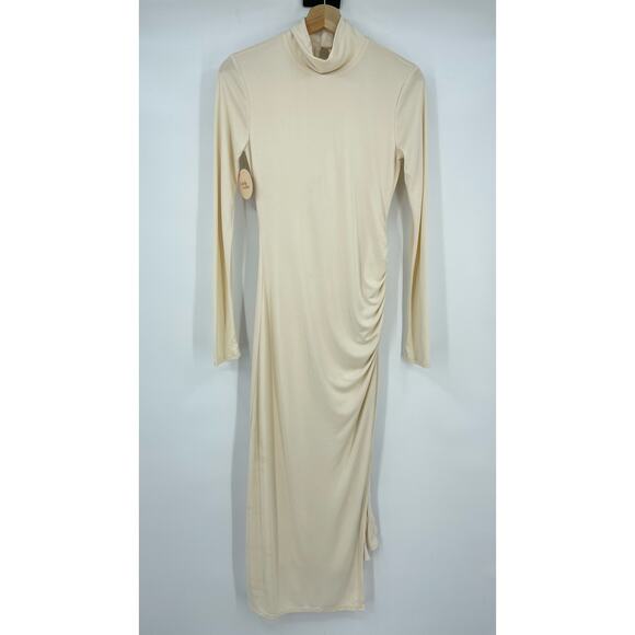 Elegant White Long Sleeve Dress - Picture 2 of 16